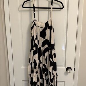 Elegant Black and White Maxi Dress